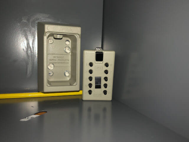 Schlüsselbox für Briefkasten Installation mit Klebstoff - image 2b